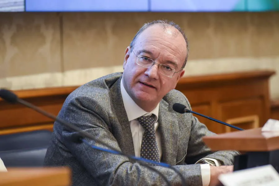 Trasferirsi da Sud a Nord per i Precari della Scuola: Le Sfide tra Stipendi, Affitti e Progetti di Edilizia Sociale
