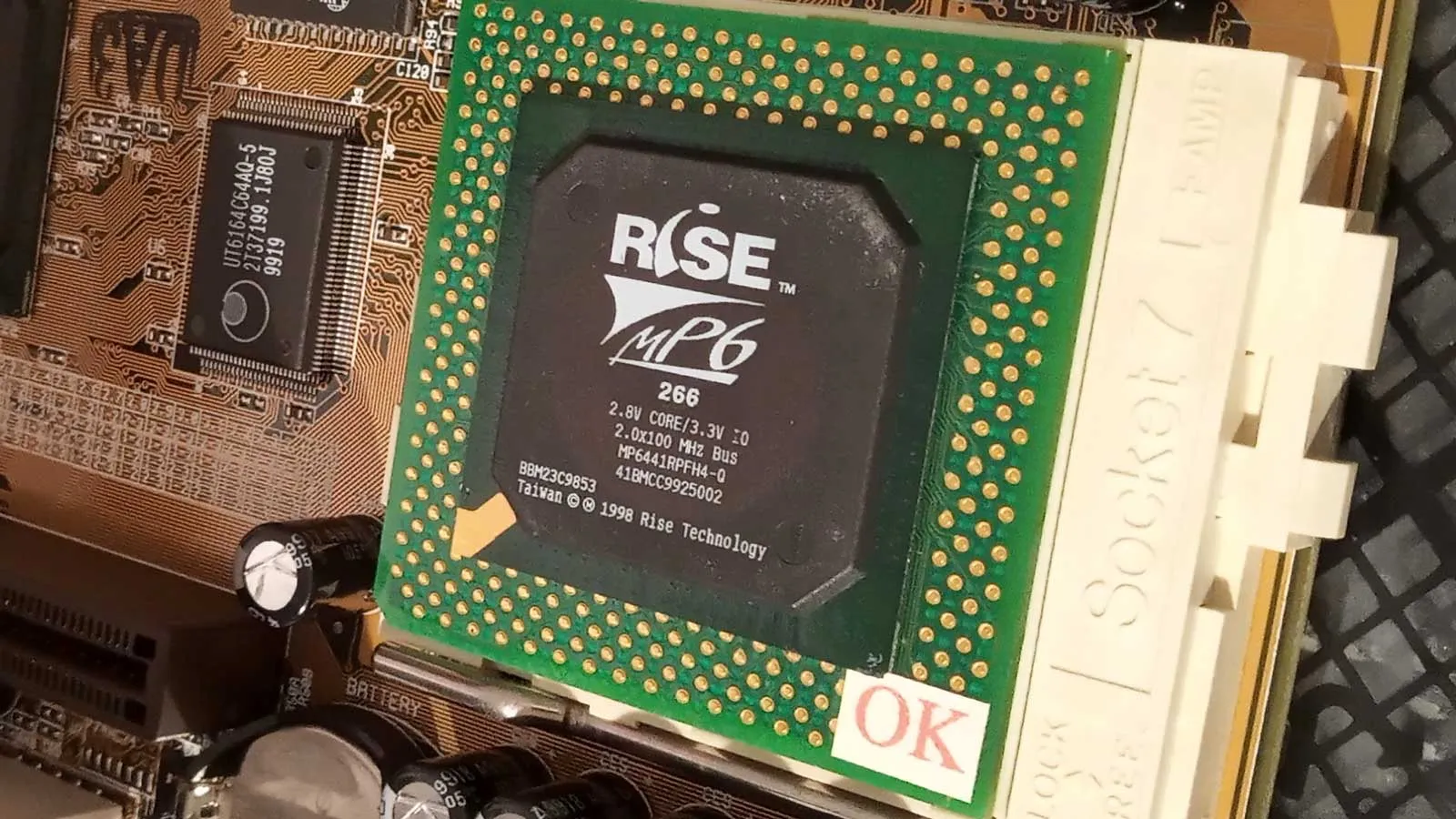 Ritrovamento Storico: Spunta un Rarissimo Pentium Extreme Edition 980, il Processore Intel da 4 GHz Mai Arrivato sul Mercato