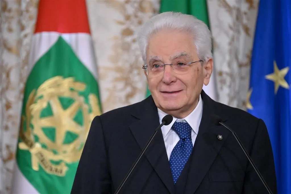 Rivedere l'Alfabetizzazione nell'Era Digitale: L'Appello di Mattarella per un Nuovo Significato nell'Educazione Italiana