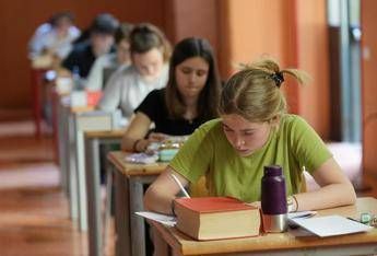 Maturità 2025: Analisi delle Probabili Tracce per la Prima Prova di Italiano. Manzoni, Silone, Orwell, Merini e le Possibili Sorprese