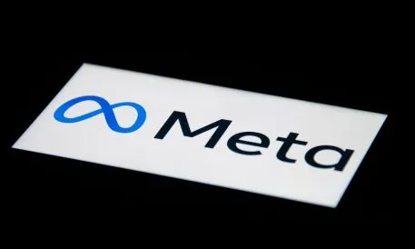 Meta congela le assunzioni nella divisione AI: fine alla campagna milionaria e nuove strategie di ristrutturazione