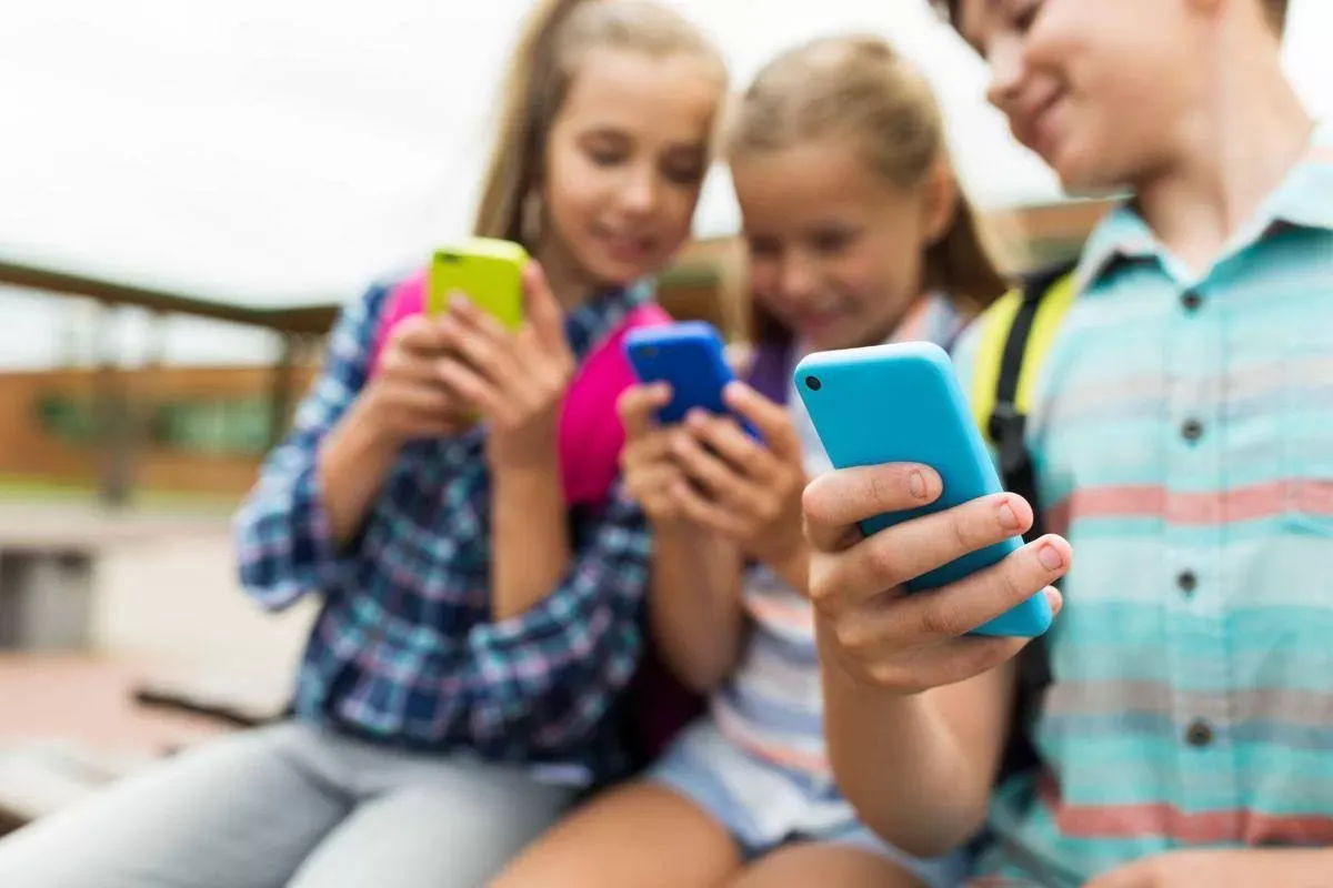 Causa Storica a Milano: Moige e Genitori Contro Meta e TikTok per Proteggere i Minori sotto i 14 Anni