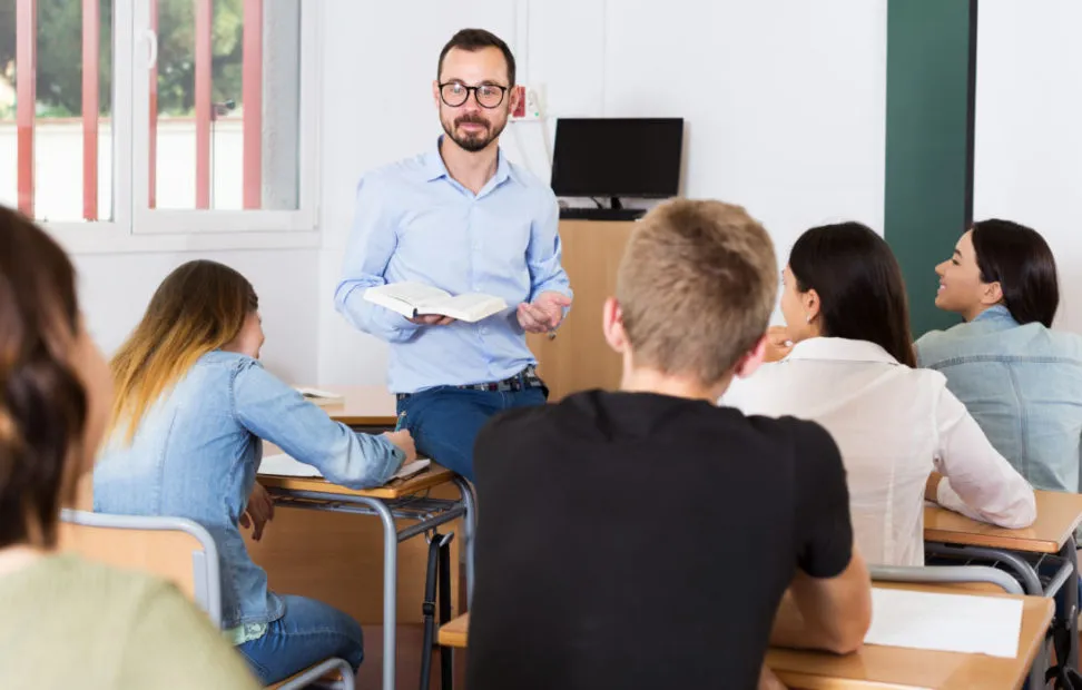 Assunzione dei Docenti 2025: Guida completa ad Adempimenti, Documenti e Rischio Sanzioni