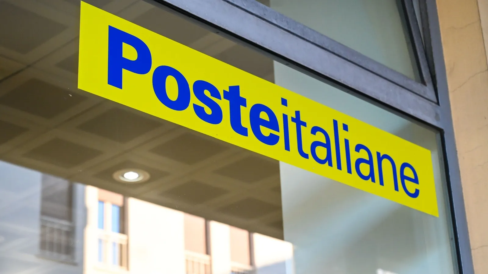 Allarme sul Dark Web: Dati di Milioni di Utenti Poste Italiane in Vendita, l'Azienda Ne Ga la Violazione