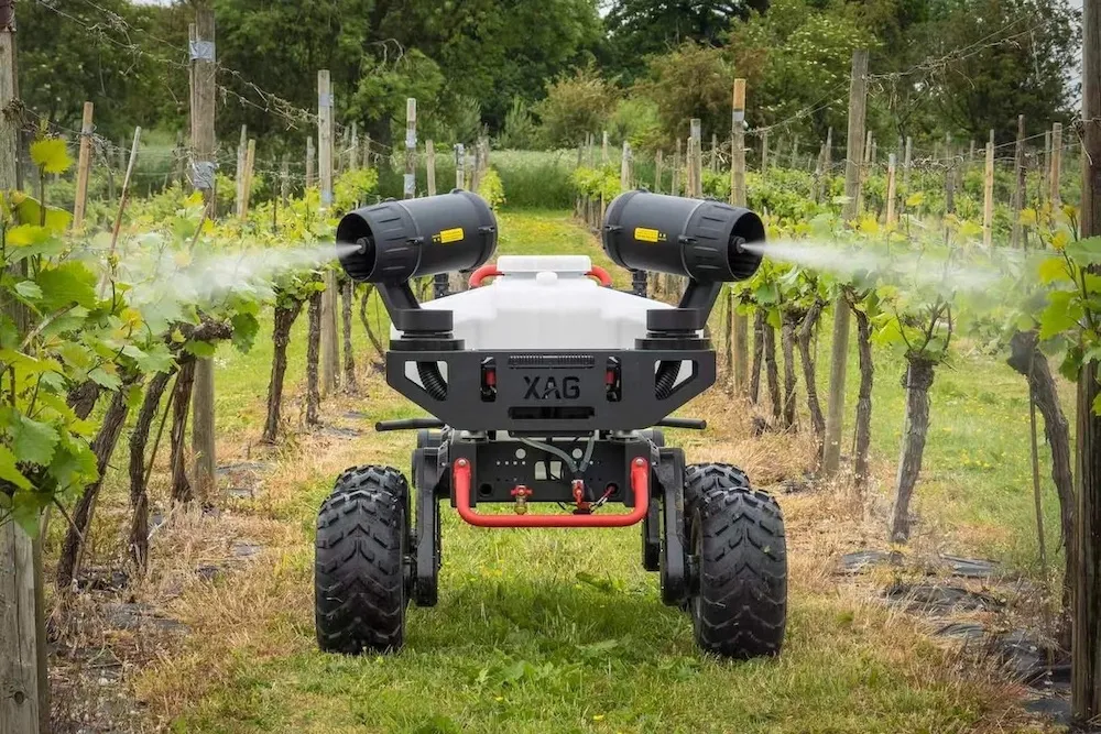 Robot Contadini in Azione nei Vigneti Italiani: Innovazione e Sostegno all'Agricoltura del Futuro