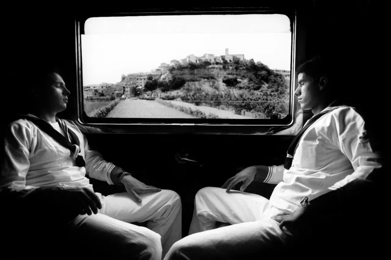 Luce e Ombra nella Fotografia Italiana: Salbitani e Merisio in Mostra a Bergamo