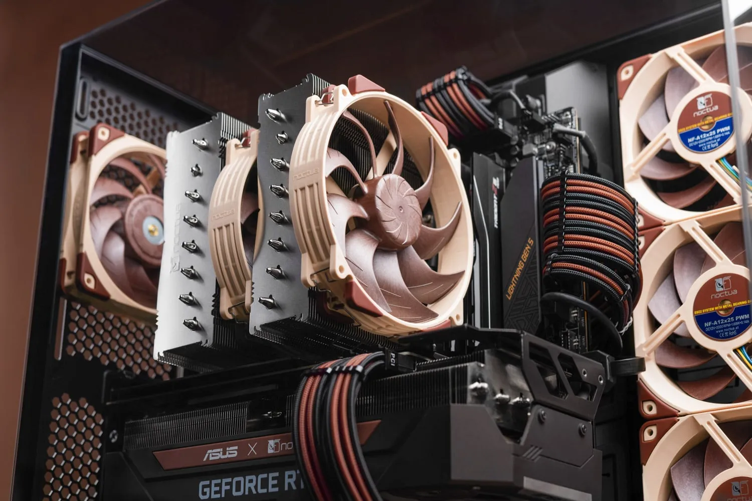 Noctua celebra 20 anni di eccellenza: il nuovo tappetino extralarge NP-DM3 e il restyling del sito aziendale