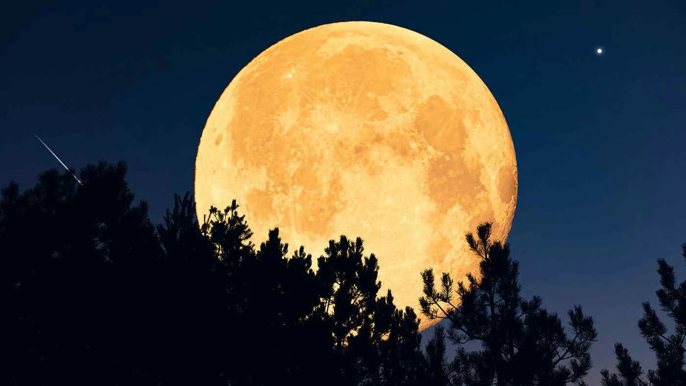 Novembre 2025: Superluna, pianeti giganti e spettacoli astronomici nei cieli d’Italia