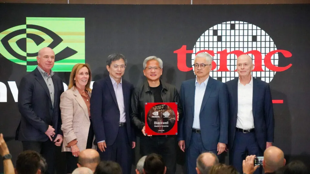L’inizio di una nuova era: NVIDIA e TSMC producono il primo chip AI Blackwell in America, rafforzando la leadership tecnologica degli Stati Uniti