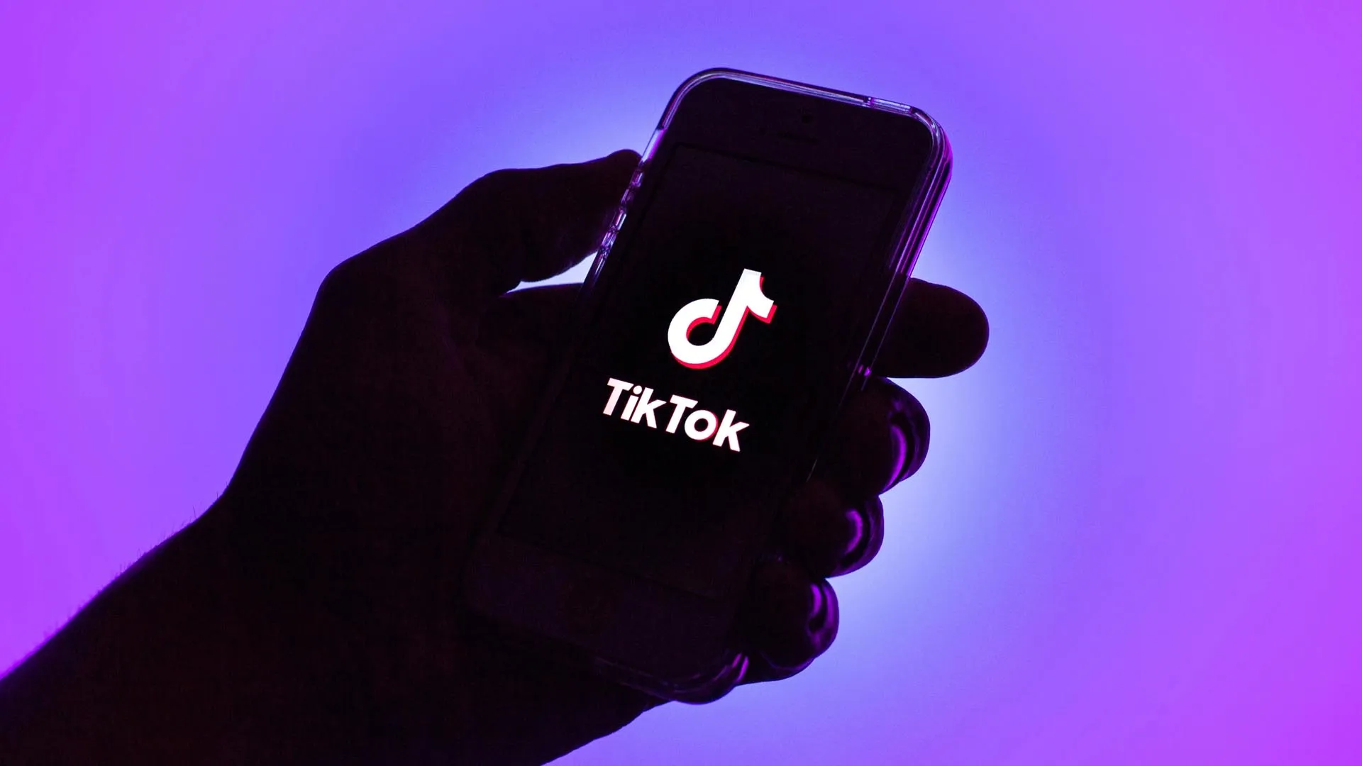 TikTok rivoluziona la privacy: nuove regole per la condivisione dei dati con le autorità nel 2025