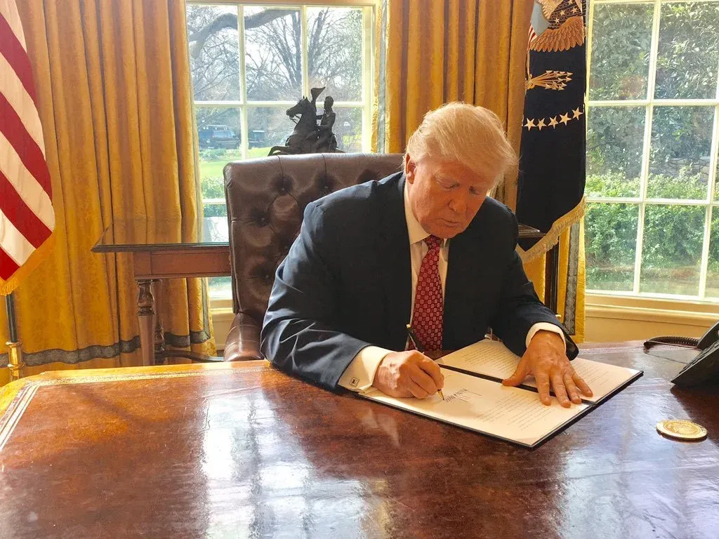 L’Ordine Esecutivo di Trump sulle Sovvenzioni di Ricerca: Una Minaccia all’Indipendenza Scientifica negli Stati Uniti