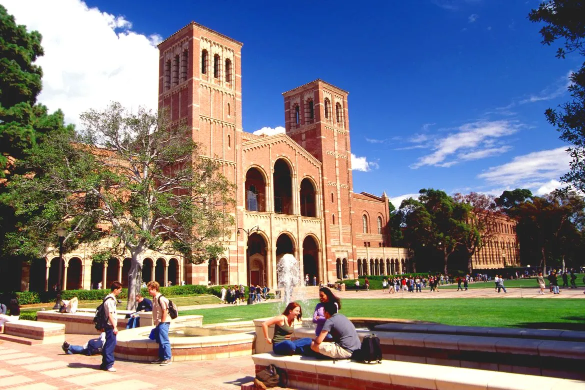 Sentenza storica negli Stati Uniti: il giudice ordina il ripristino dei finanziamenti federali sospesi a UCLA