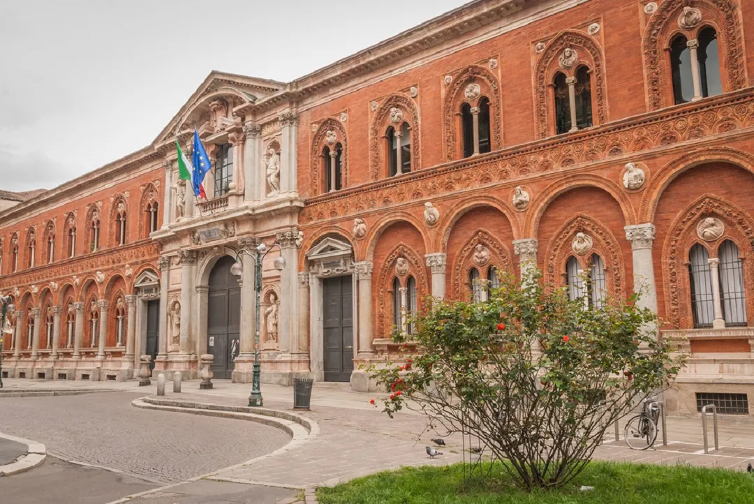Aumenti esorbitanti degli affitti per studenti universitari: Milano guida la classifica con 732 euro per una stanza singola