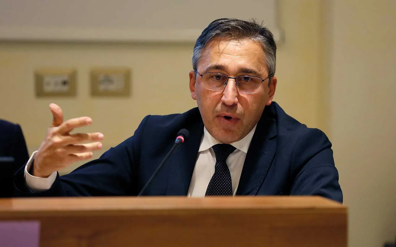 Manovra Economica 2025: Riduzione della Pressione Fiscale e Impatti sul Welfare Secondo Loiero