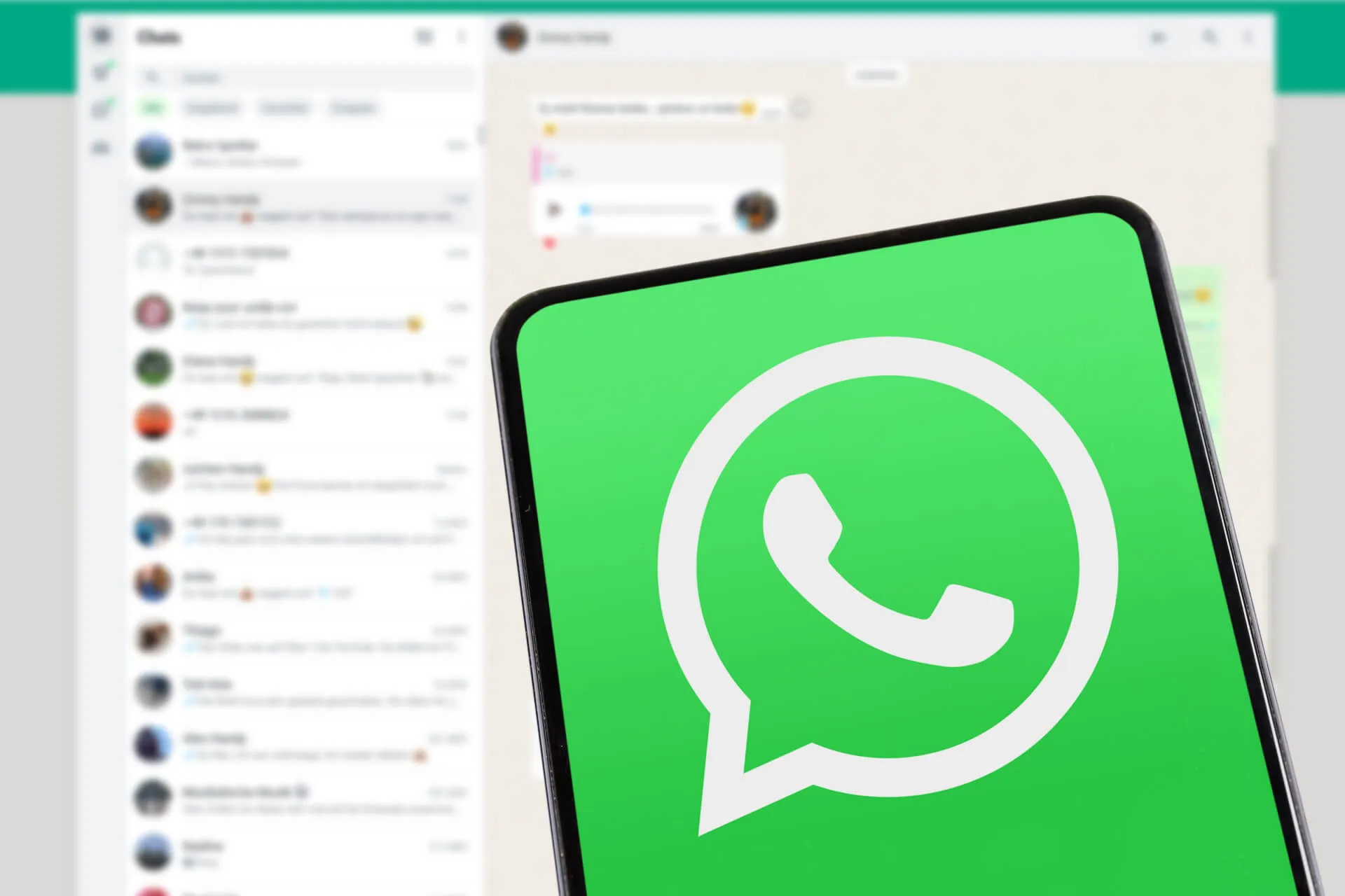 WhatsApp rafforza la lotta alle fake news: in arrivo la verifica in tempo reale con l’IA di Meta