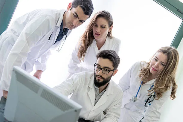 Accesso a Medicina in Italia: Oltre il Semestre Filtro, Verso una Selezione Attitudinale dei Futuri Medici