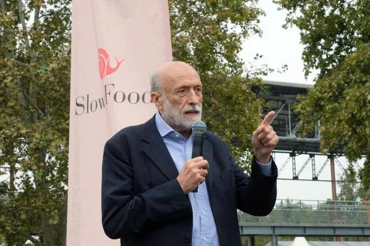 Addio a Carlin Petrini, fondatore di Slow Food, il visionario che ha rivoluzionato il concetto di cibo