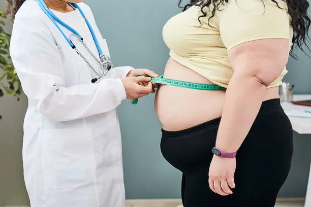 Adipociti, collagene VI e CD38: i tre fattori che aggravano l'obesità