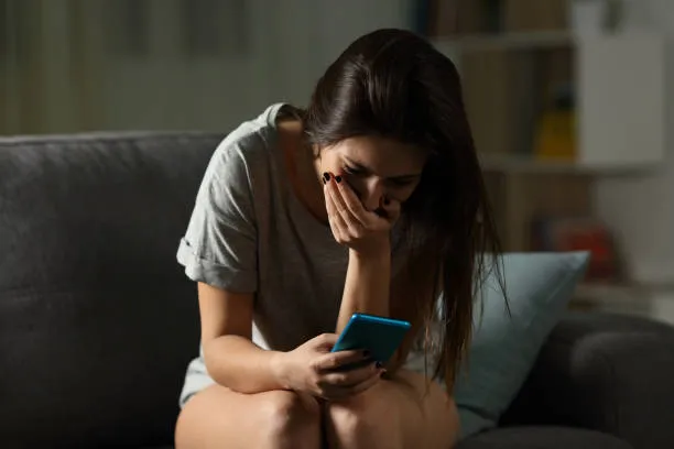 Violenza Digitale sulle Donne Italiane: Un’Indagine Approfondita sui Nuovi Abusi Online