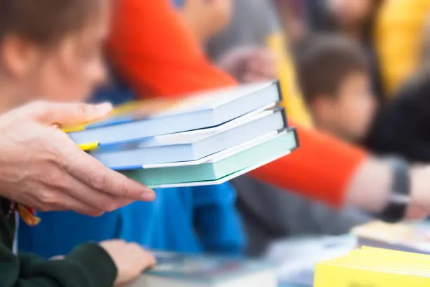 Adozione libri di testo 2026, la nota del Ministero: incontri tra docenti e operatori editoriali fuori dall'orario di lezione