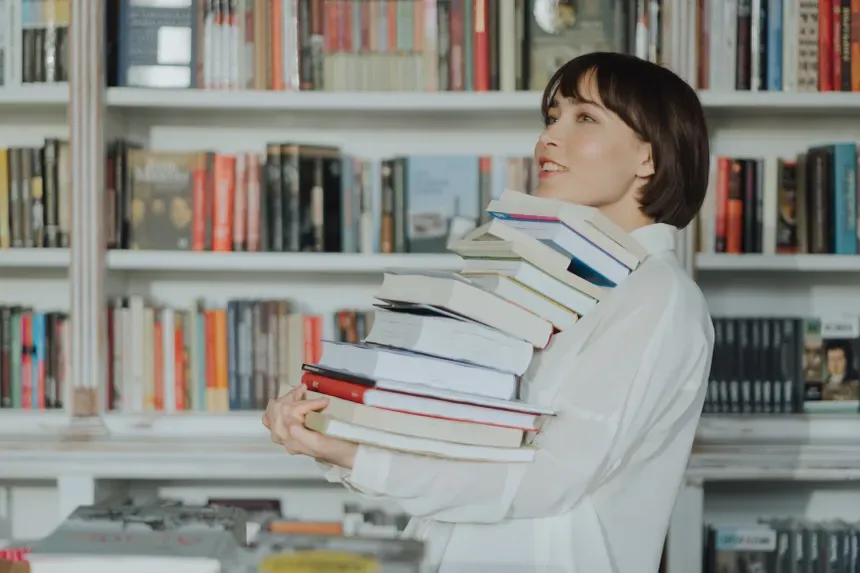 Altroconsumo chiede al governo di inserire nella prossima manovra una detrazione del 19% sui libri scolastici