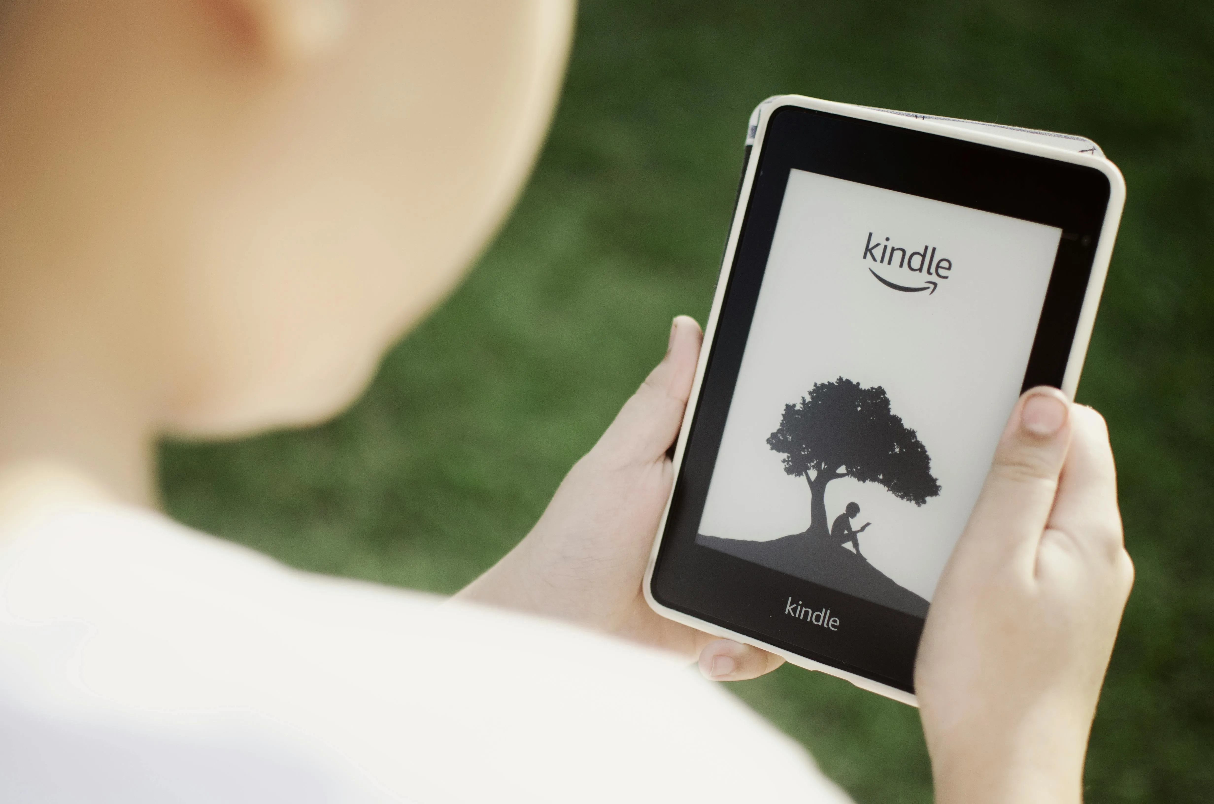 Amazon stacca la spina: dal 2026 il Kindle Store non sarà più accessibile sui vecchi e-reader
