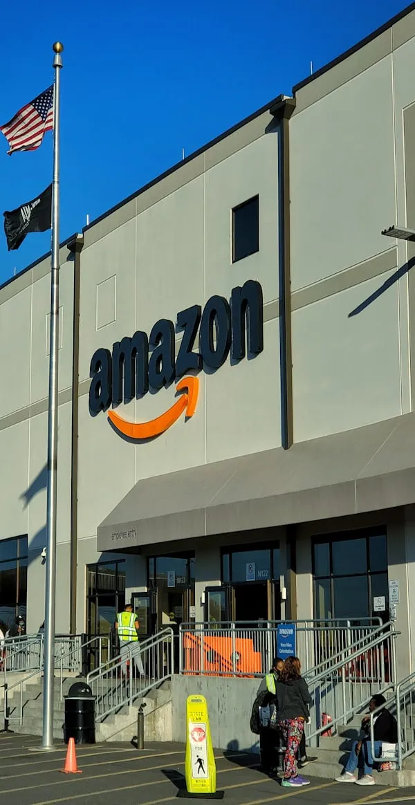 Amazon stanzia oltre 309 milioni di dollari per rimborsi dopo la class action sui resi negli USA