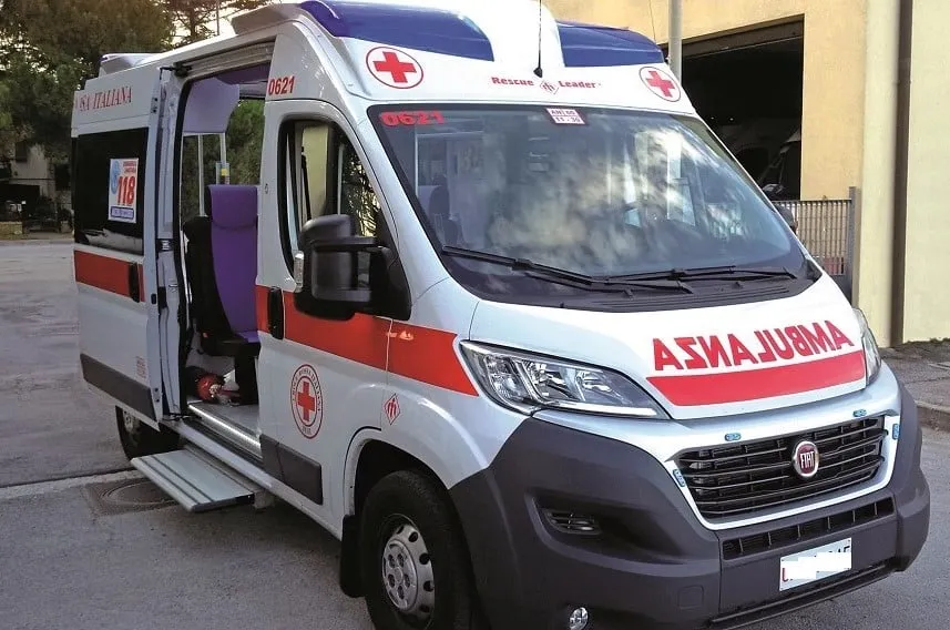 Aggressione a Bassano del Grappa: Docente accoltellato per una sigaretta, indagini in corso