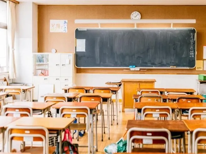 Scuola Globale in Crisi, Report 2025: Un’Analisi Approfondita sul Burnout degli Insegnanti e sul Disagio Psicologico degli Studenti