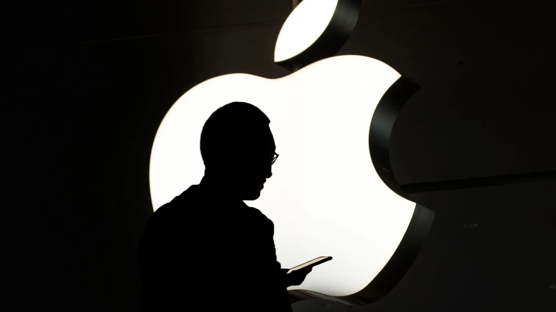 Apple e le incertezze su Siri: tra risultati record degli iPhone 17 e le sfide nello sviluppo dell’AI