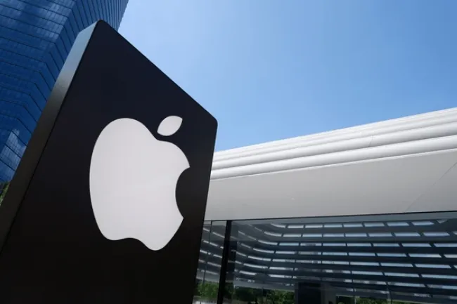 Apple pronta a rafforzare la produzione negli Stati Uniti: maxi investimento da 100 miliardi di dollari annunciato dalla Casa Bianca