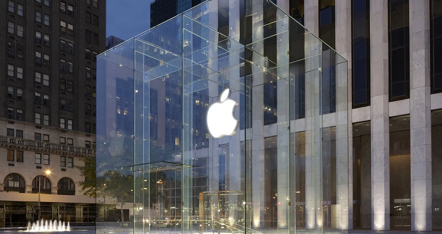 Apple si prepara a rivoluzionare l'Intelligenza Artificiale con possibili acquisizioni chiave: Perplexity e Mistral AI nel mirino