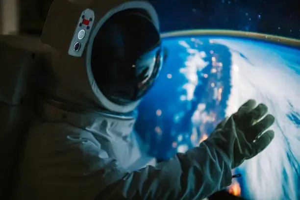 Artemis II, completato il viaggio record attorno alla Luna: equipaggio in rotta verso la Terra