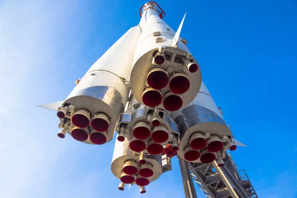 Artemis II: Il razzo NASA SLS e la capsula Orion verso la rampa di lancio per gli ultimi test