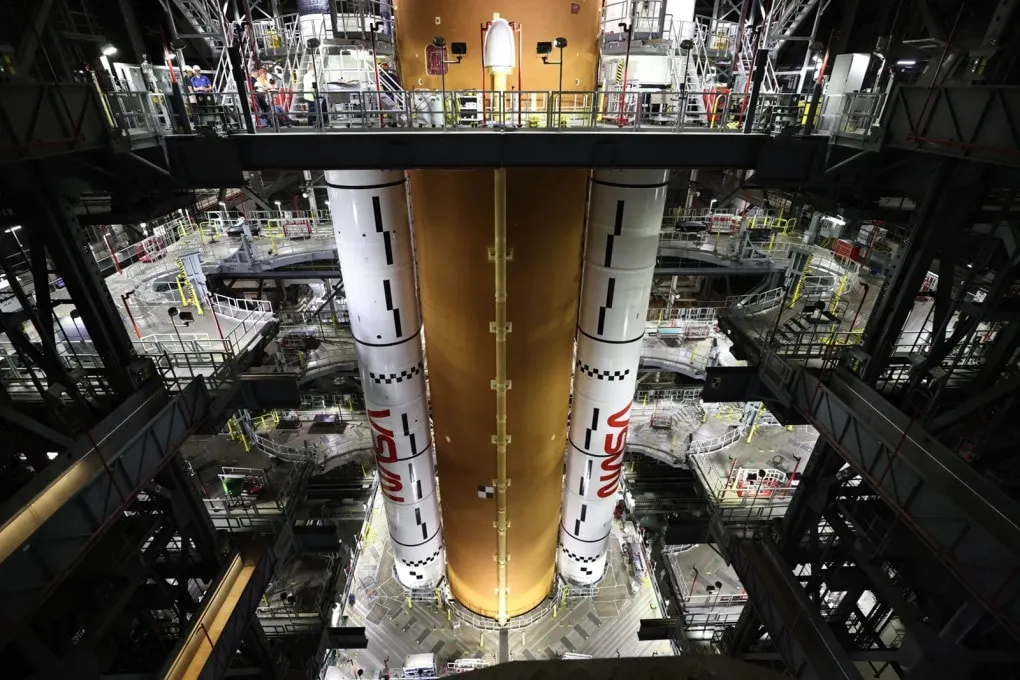 Artemis II: La NASA Accelera per Riportare l’Uomo Attorno alla Luna Prima della Cina