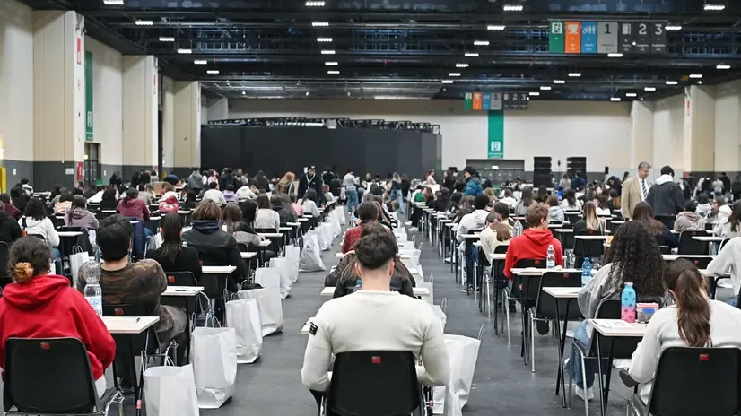 Semestre Filtro in Medicina, dopo le polemiche il ministro Bernini assicura: "L'esame resta valido"