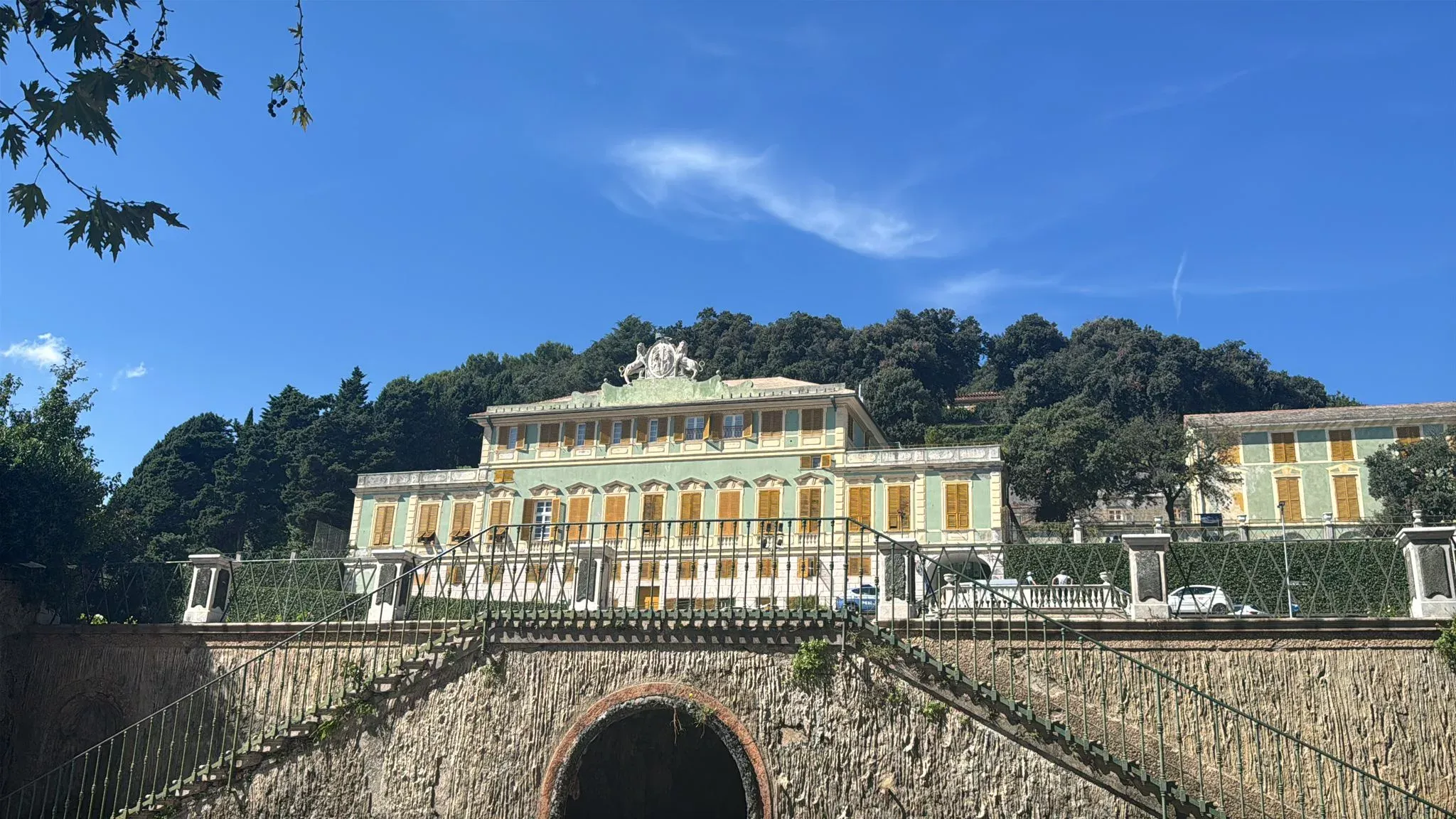 Genova, Bimbo precipitato dalla finestra a scuola svolta nelle indagini. Sarebbe rimasto solo per 20 minuti 