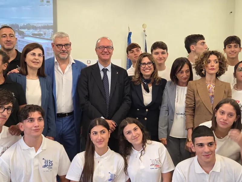 Innovazione e Inclusione: La Visita del Ministro Valditara alle Scuole del Reggino