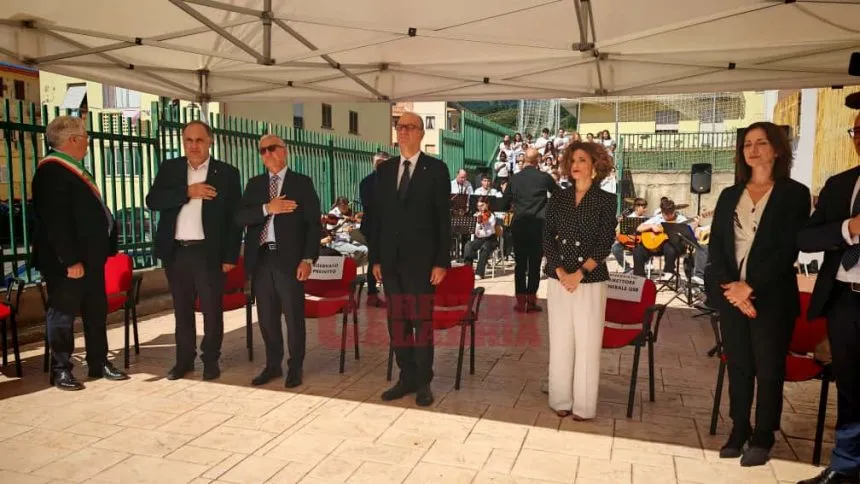 Valditara in Calabria: "Mai tante risorse per le scuole, 25% in ristrutturazione"