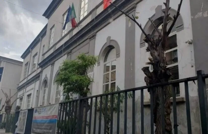 Tragedia a Marcianise: studentessa di 12 anni precipita dalla scuola e muore