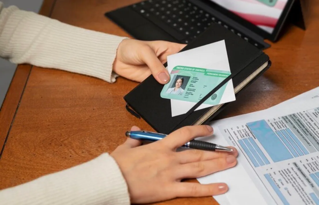 Addio rinnovi per gli anziani la nuova validità della carta d'identità nel 2026  