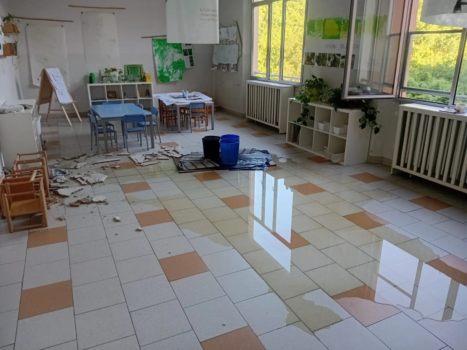 Asilo nido di Reggio Emilia: cedimento del controsoffitto