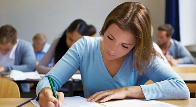 Concorso docenti 2025: Il Consiglio di Stato riabilita una docente precaria esclusa per esami mancanti nella laurea