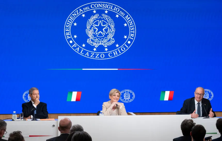 Aumenti per il personale docente e Ata, il Consiglio dei ministri dà il via libera: arretrati a luglio