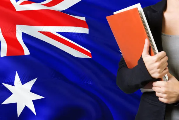 Australia, raddoppia la tassa per il visto lavoro post-studio: impatti e reazioni nel settore dell’istruzione internazionale