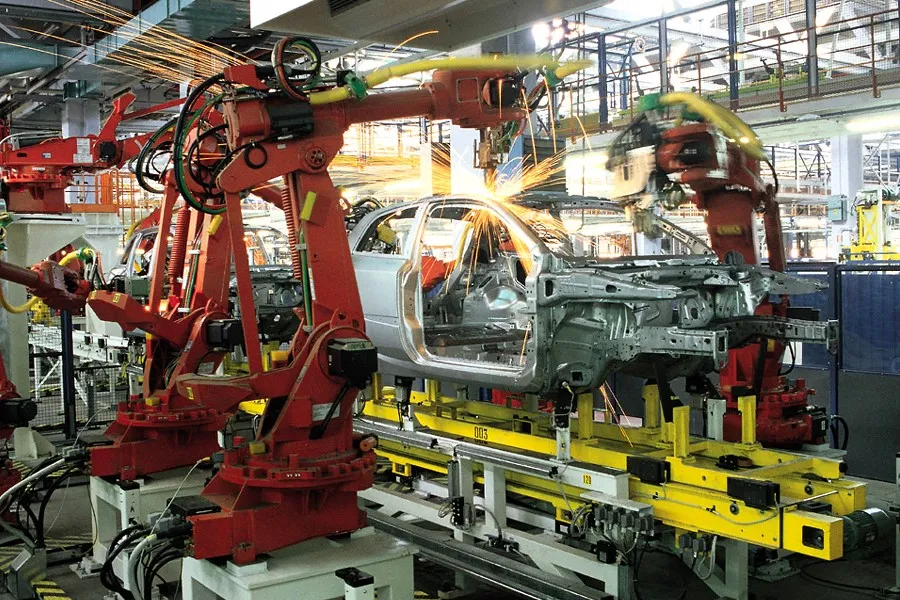 Crisi Automotive Italia: Produzione in Calo, Lavoratori a Rischio e la Necessità di un Intervento UE