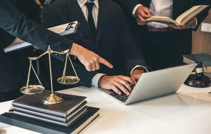 Assegno Sociale e Separazione: Cassazione Smentisce l’INPS su Mantenimento e Diritto al Sussidio