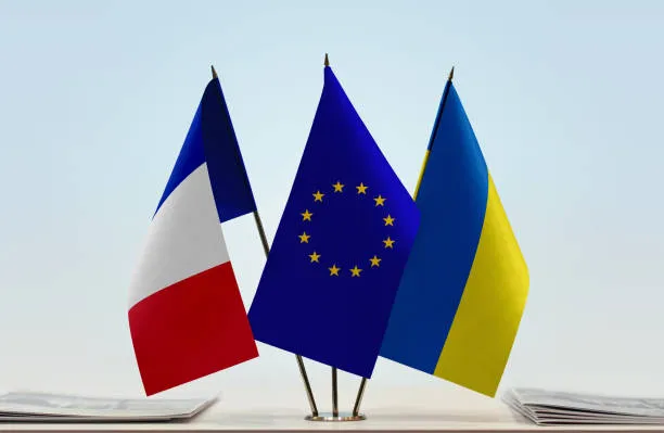 Il Vertice Macron-Zelensky e l’Eco del Discorso di Mattarella a Berlino: Strategie, Crisi e Futuro dell’Europa