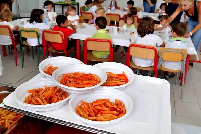 Bando mense Roma da 766 milioni: stop plastica e cibi ultraprocessati