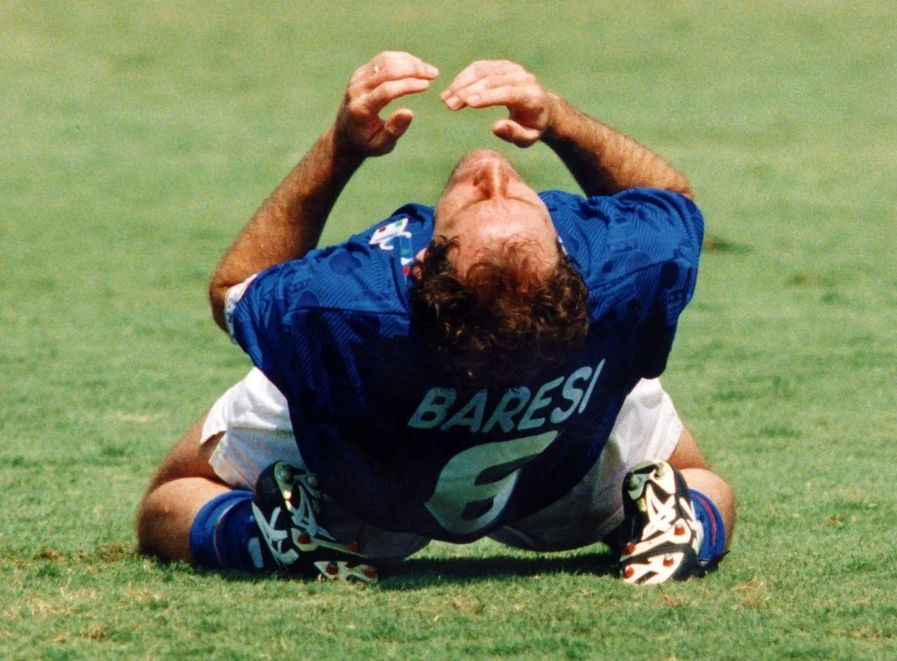 Baresi, quel braccio alzato verso l'eterno